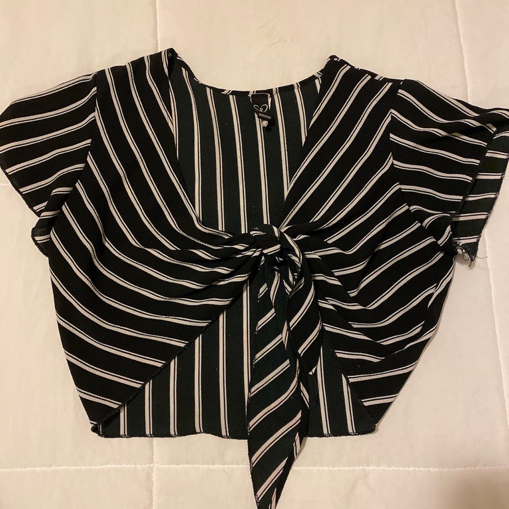 F21 - Tie top